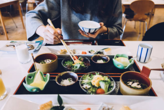 Guide : zoom sur les coutumes culinaires au Japon